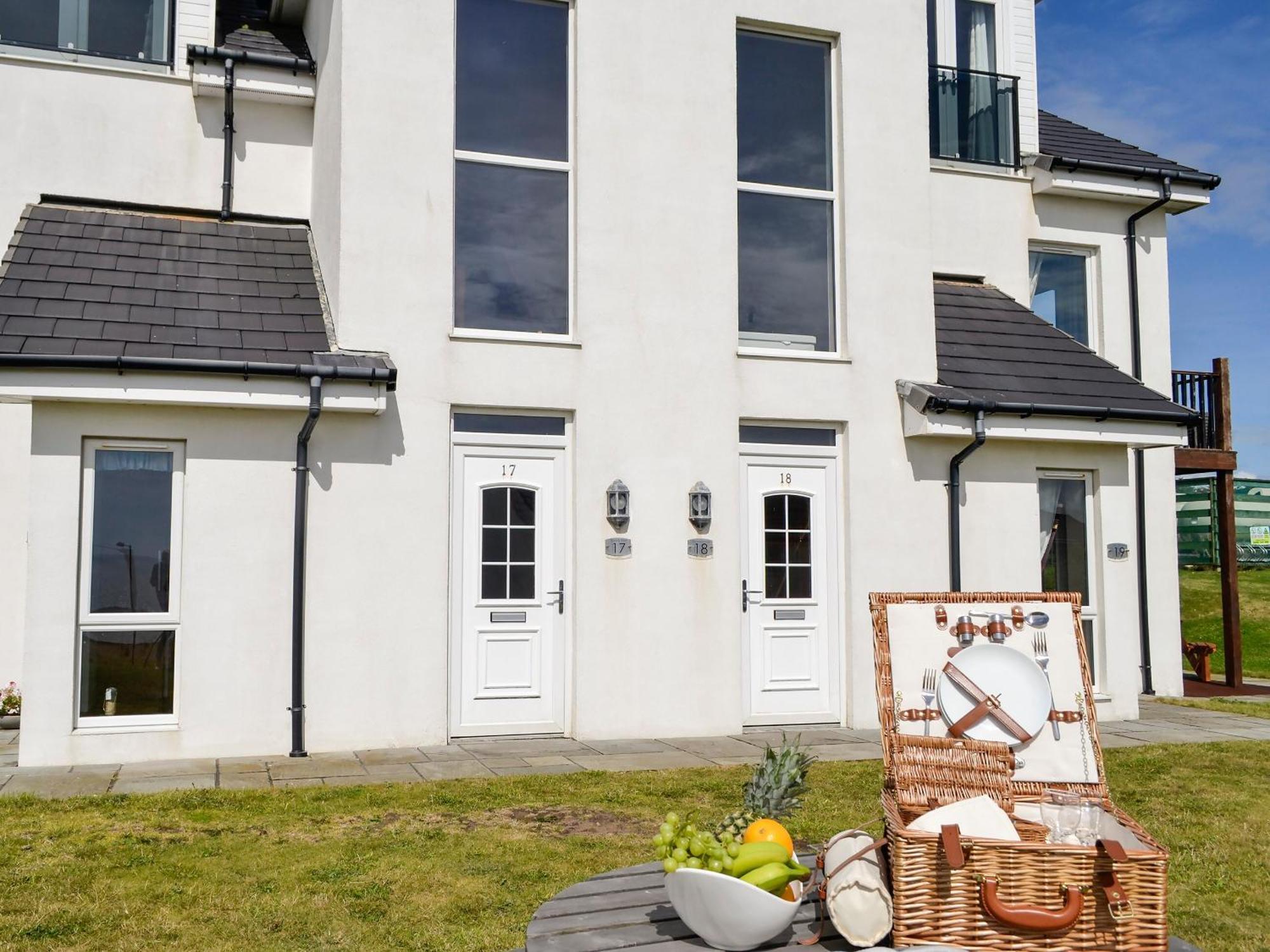 Seaviews And Hot Tub At The Fairways - Uk39821 Villa Portpatrick Dış mekan fotoğraf